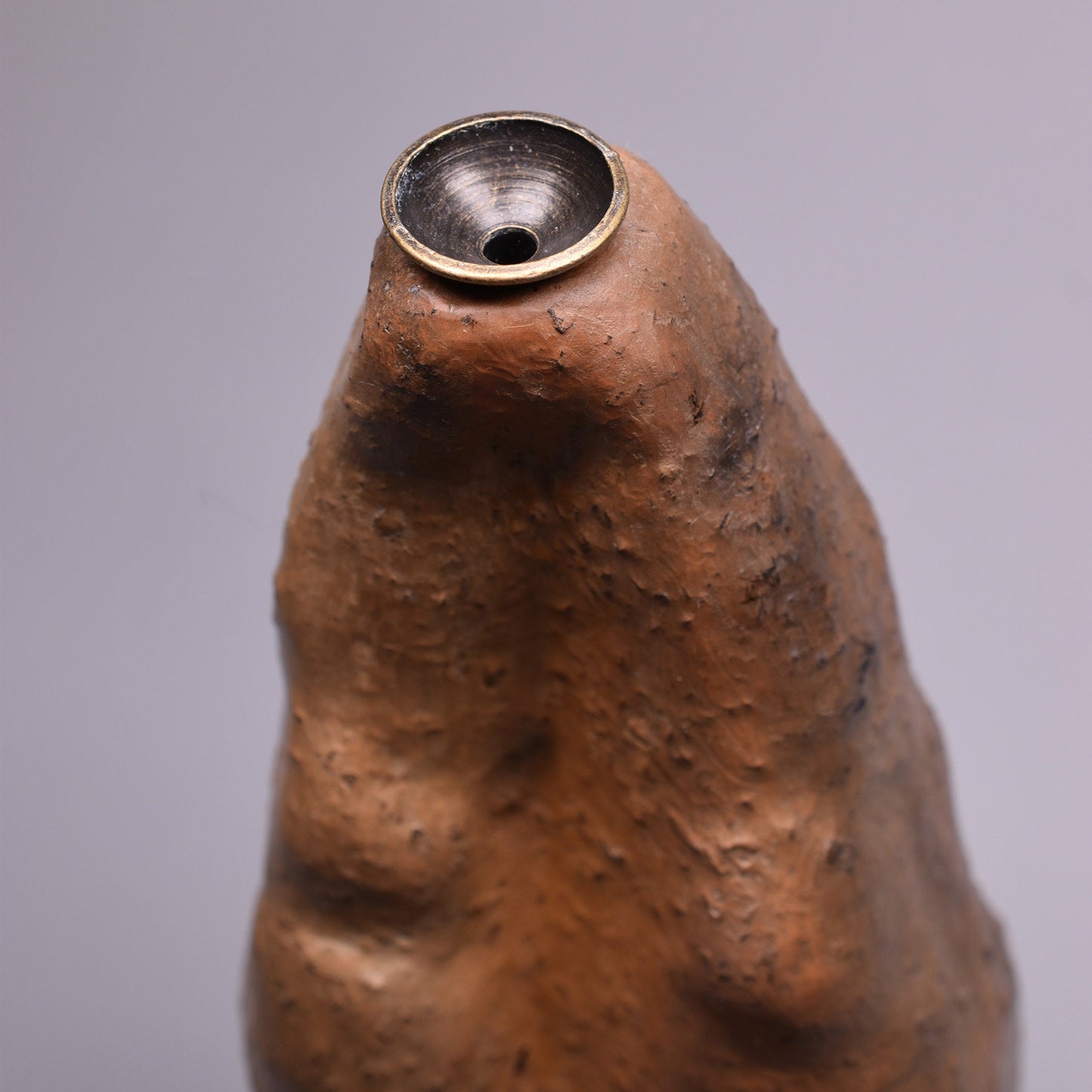 Rückfluss Räucherkegelhalter Sarvangasana Statue - aus Ton - im Rauchbrand gefärbt - Perfektes Geschenk für Yogis