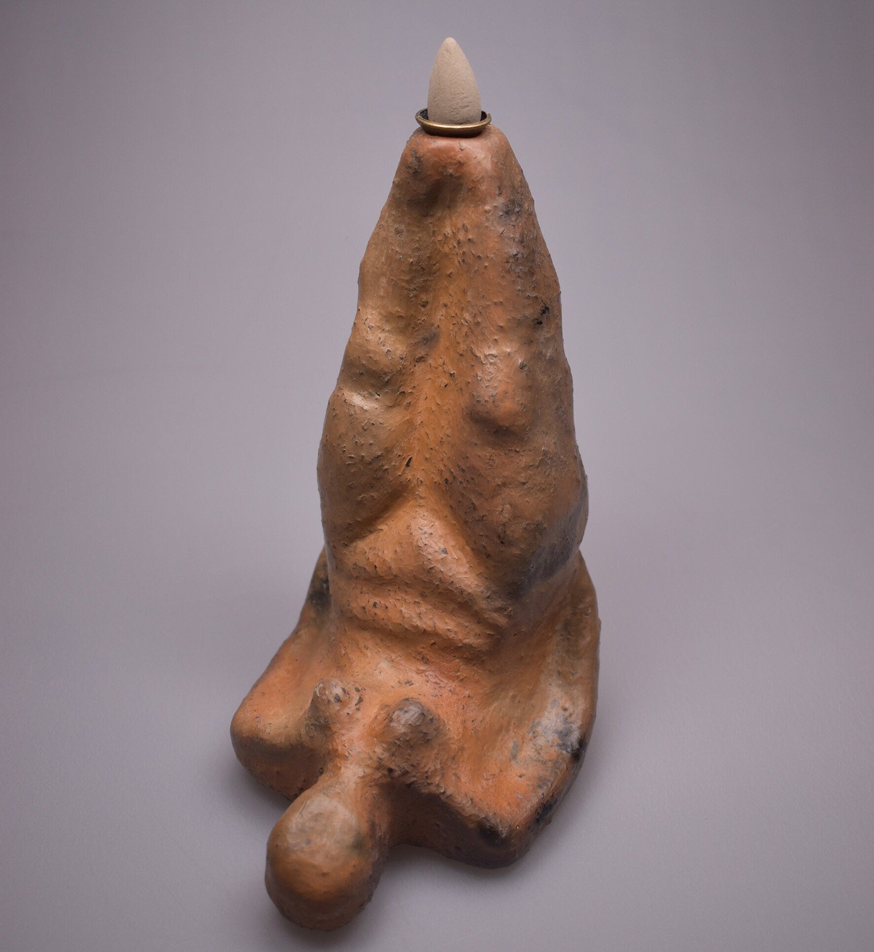 Rückfluss Räucherkegelhalter Sarvangasana Statue - aus Ton - im Rauchbrand gefärbt - Perfektes Geschenk für Yogis