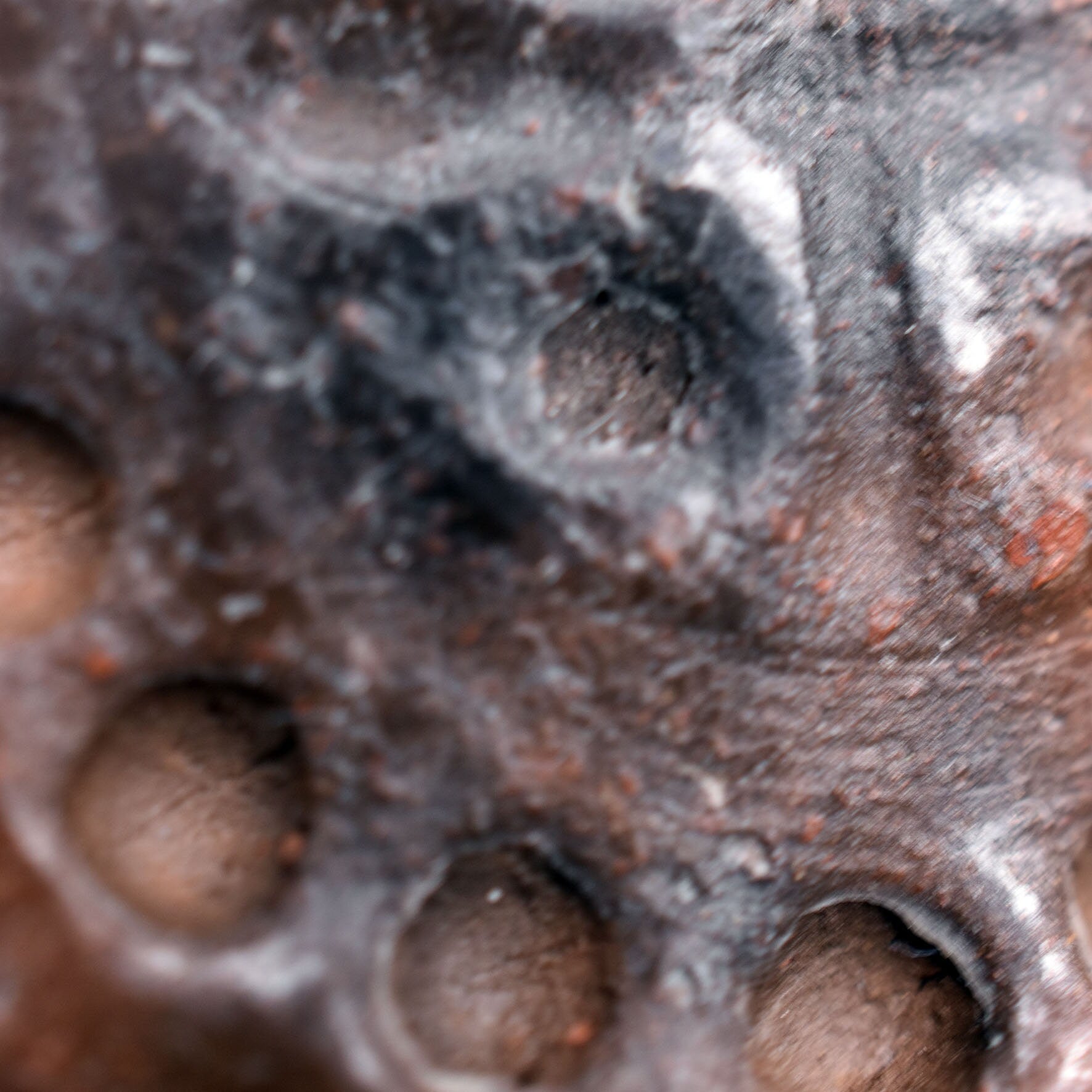 Handgefertigtes Amulett - nordisches Sonnenrad - Traditioneller Ton-Talisman für Glück & Wohlstand - mit Leder- oder Baumwollband