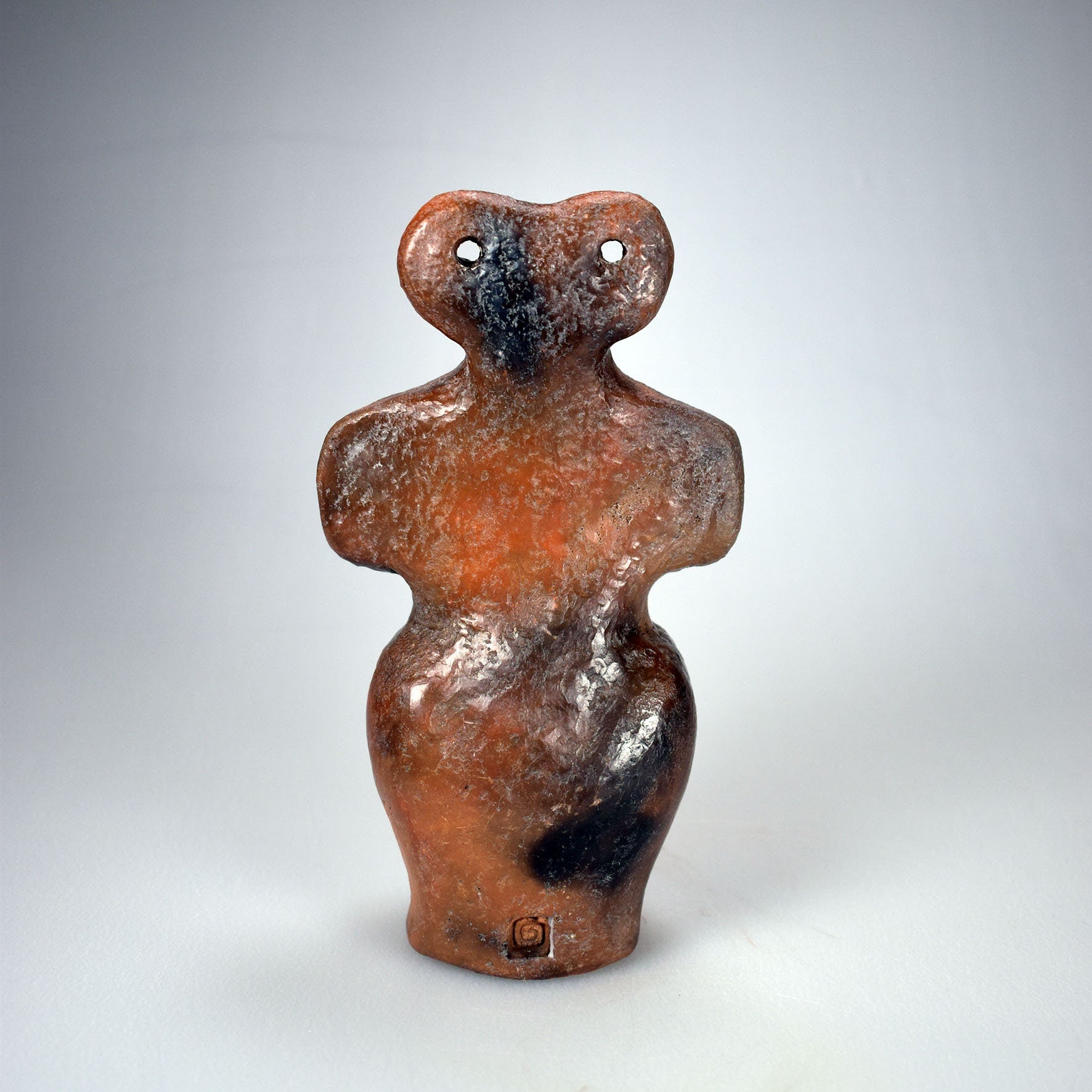 Einzigartige spirituelle Eye Idol Skulptur - Tel Brak inspiriertes Kunstwerk aus Ton und im Rauchbrand veredelt