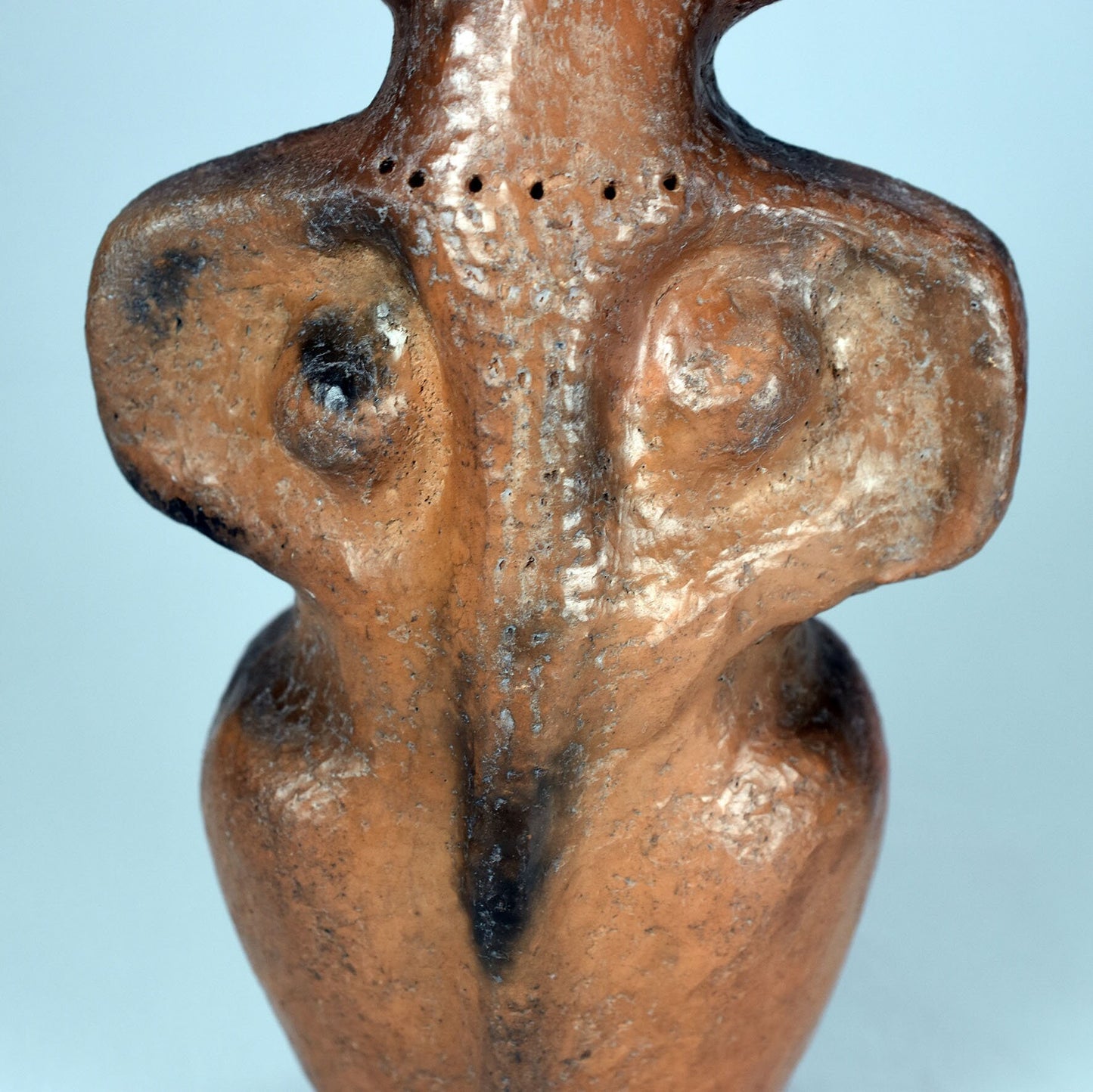 Einzigartige spirituelle Eye Idol Skulptur - Tel Brak inspiriertes Kunstwerk aus Ton und im Rauchbrand veredelt