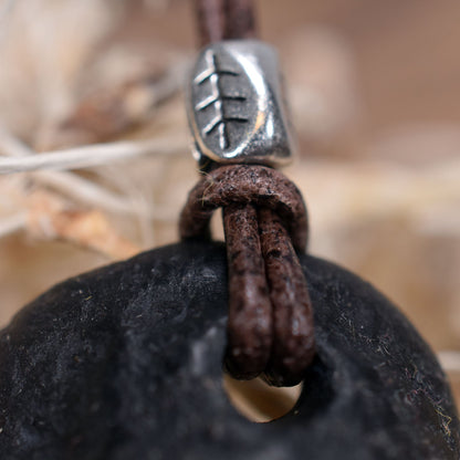 Einzigartiger Rauchbrand-Amulett Talisman – Tree of Gaia - Handgefertigter Glücksbringer aus Ton mit Leder- oder Baumwollband
