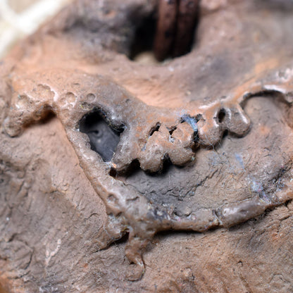 Rauchbrandkunst trifft auf Lascaux Magie - Einzigartiges handgefertigtes Amulett aus Ton – mit Leder- oder Baumwollband