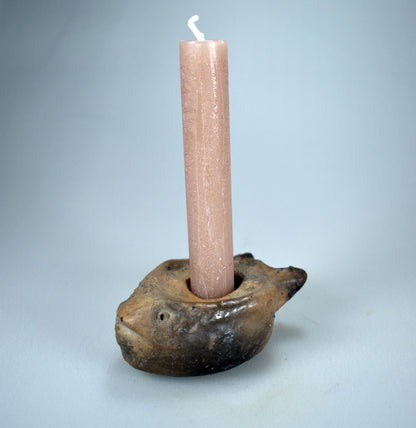 Handgefertigter Kerzenhalter aus traditionell gebranntem Ton – Spiritueller Fisch für angenehmes Wohnambiente