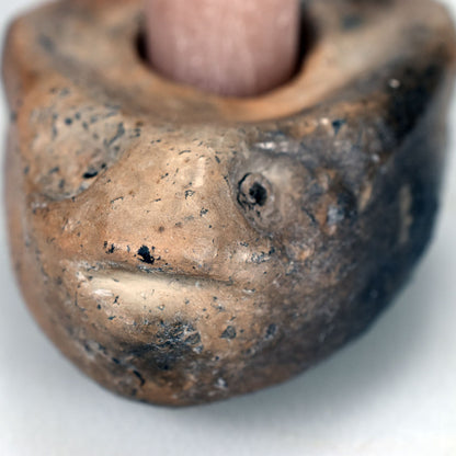 Handgefertigter Kerzenhalter aus traditionell gebranntem Ton – Spiritueller Fisch für angenehmes Wohnambiente