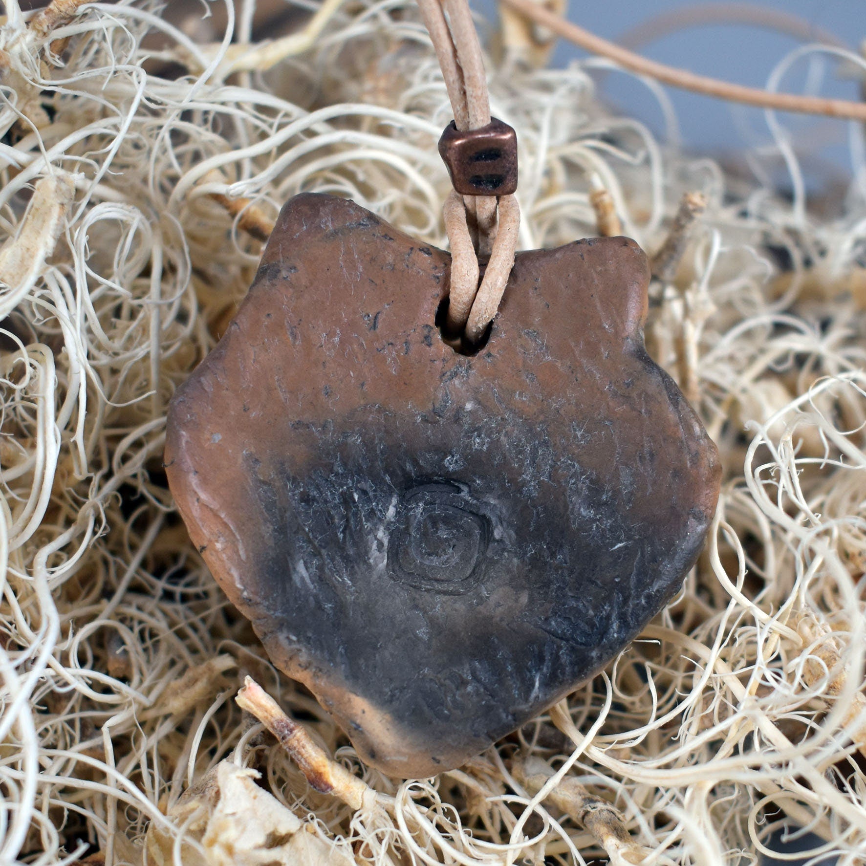 Einzigartiger Schamanen Talisman aus Rauchgebranntem Ton – Dein Spirituelles Krafttier Fuchs Amulett mit Leder- oder Baumwollband