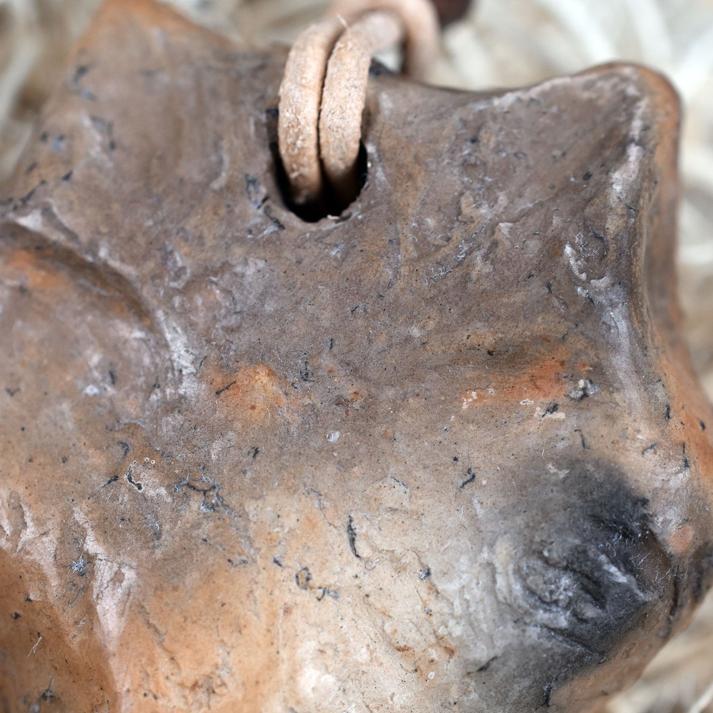 Einzigartiger Schamanen Talisman aus Rauchgebranntem Ton – Dein Spirituelles Krafttier Fuchs Amulett mit Leder- oder Baumwollband