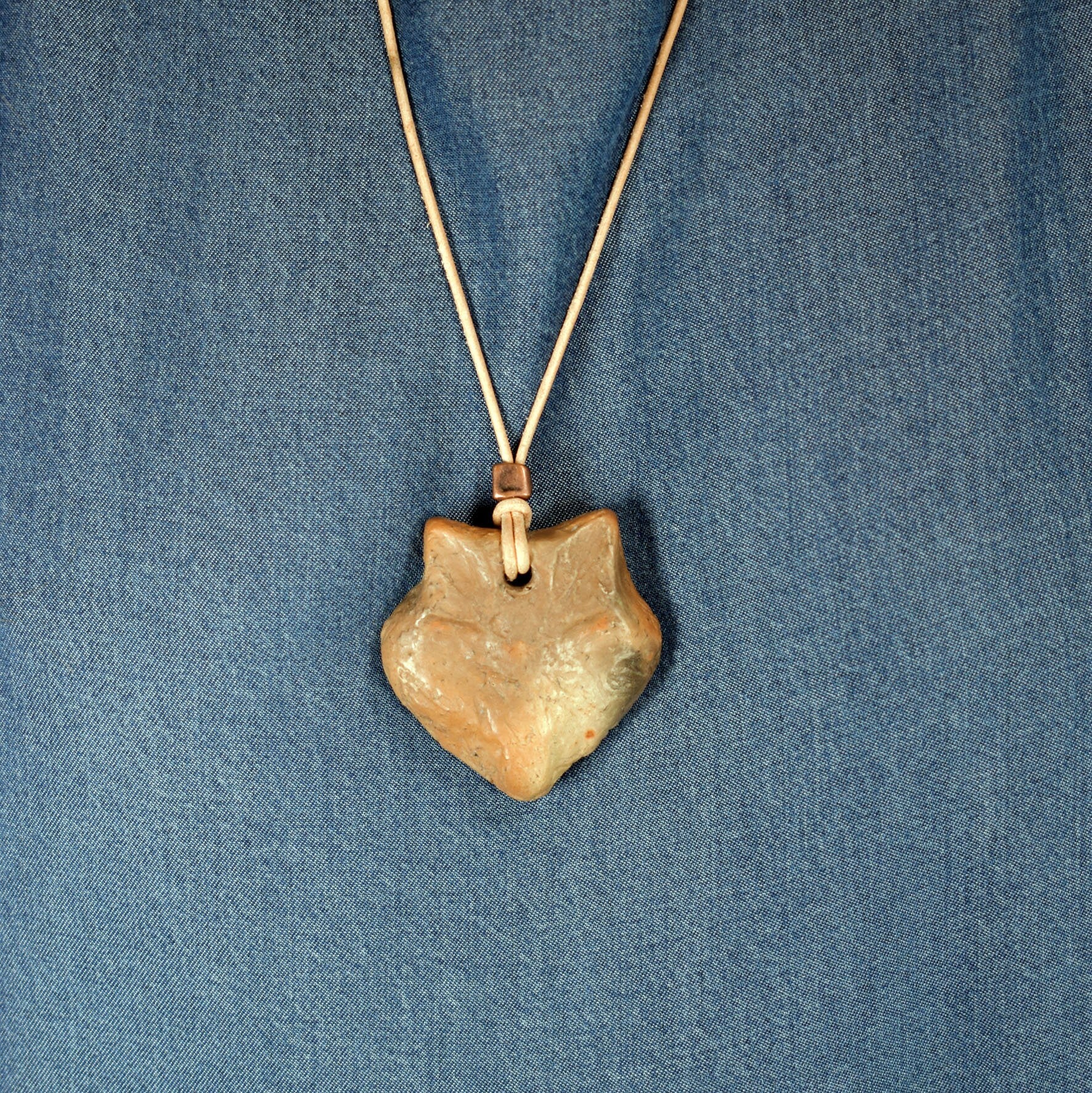 Einzigartiger Schamanen Talisman aus Rauchgebranntem Ton – Dein Spirituelles Krafttier Fuchs Amulett mit Leder- oder Baumwollband