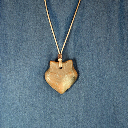 Einzigartiger Schamanen Talisman aus Rauchgebranntem Ton – Dein Spirituelles Krafttier Fuchs Amulett mit Leder- oder Baumwollband