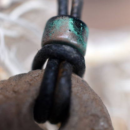 Einzigartiges Glücksbringer Amulett: Rauchbrand Ton Anhänger - Venus von Willendorf mit Leder- oder Baumwollband