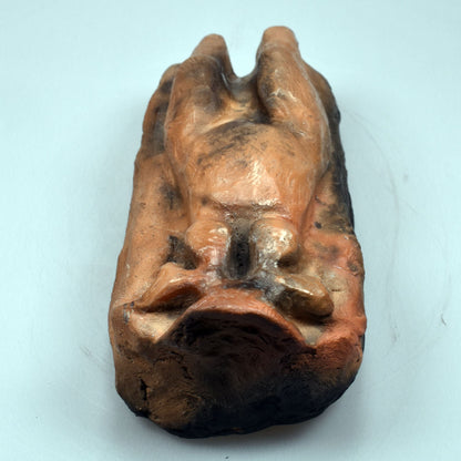 Keltische Baumgöttin Arduinna, handgefertigte Statue aus Ton und im Rauchbrand veredelt