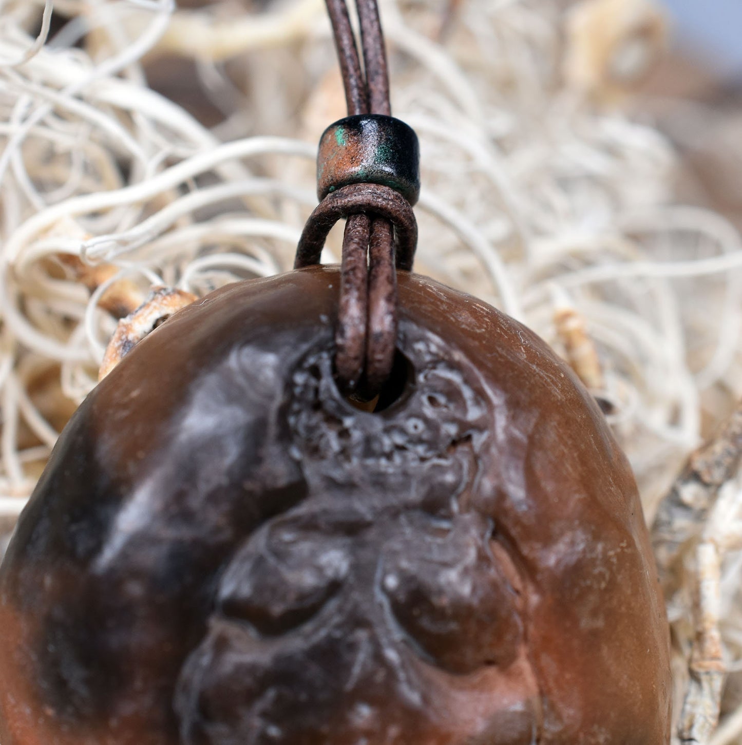 Einzigartiges Glücksbringer Amulett: Rauchbrand Ton Anhänger - Venus von Willendorf mit Leder- oder Baumwollband