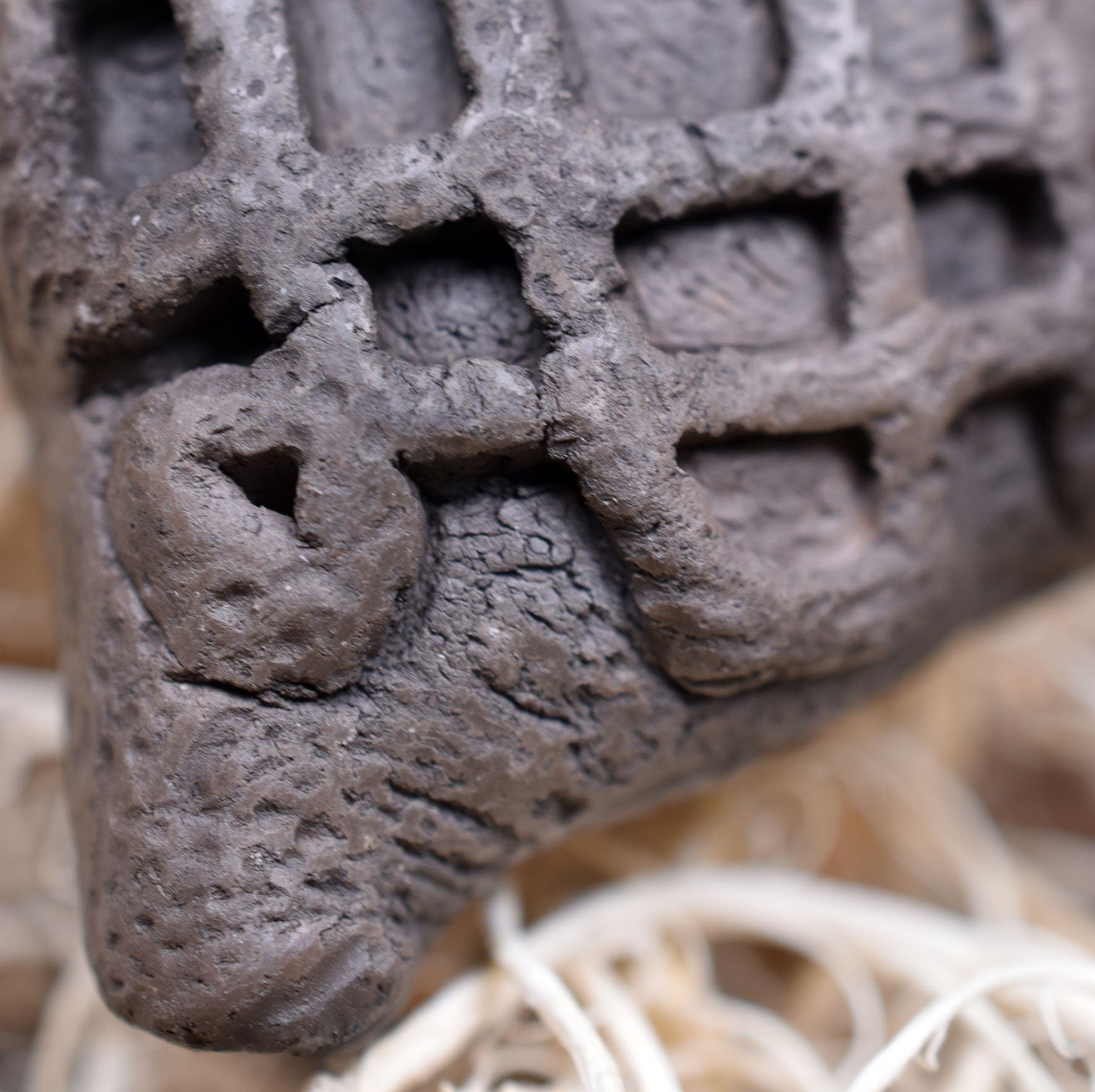 Einzigartiger Rauchbrand-Amulett Talisman- Samhain - aus traditionell gebranntem Ton - Spiritueller Schmuck für keltische Feste