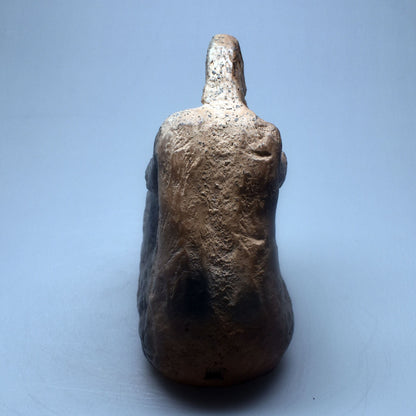 Einzigartige Neolithische Kunstskulptur - Handgefertigte Skulptur aus Naturton und im Rauchbrand veredelt - prähistorische Kunst