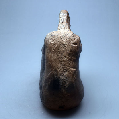 Einzigartige Neolithische Kunstskulptur - Handgefertigte Skulptur aus Naturton und im Rauchbrand veredelt - prähistorische Kunst