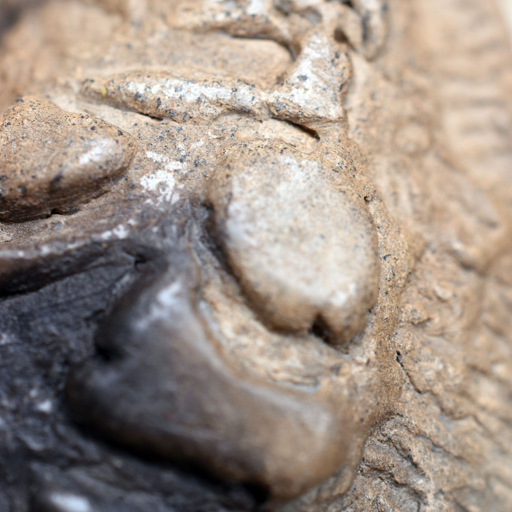 Einzigartiges Glücksbringer Amulett: Rauchbrand Ton Anhänger - Venus von Willendorf mit Leder- oder Baumwollband