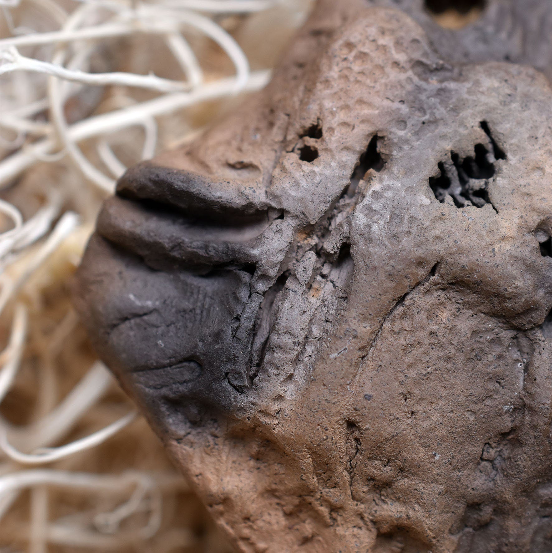 Handgefertigtes Amulett: Cave Art Mammut - Einzigartige Rauchbrandkunst für deinen spirituellen Weg- mit Leder- oder Baumwollband