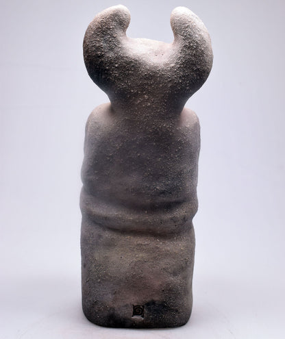 Handgefertigte Cernunnos Statue aus Ton - im Rauchbrand veredelt - Horned God Skulptur - keltische Mythen