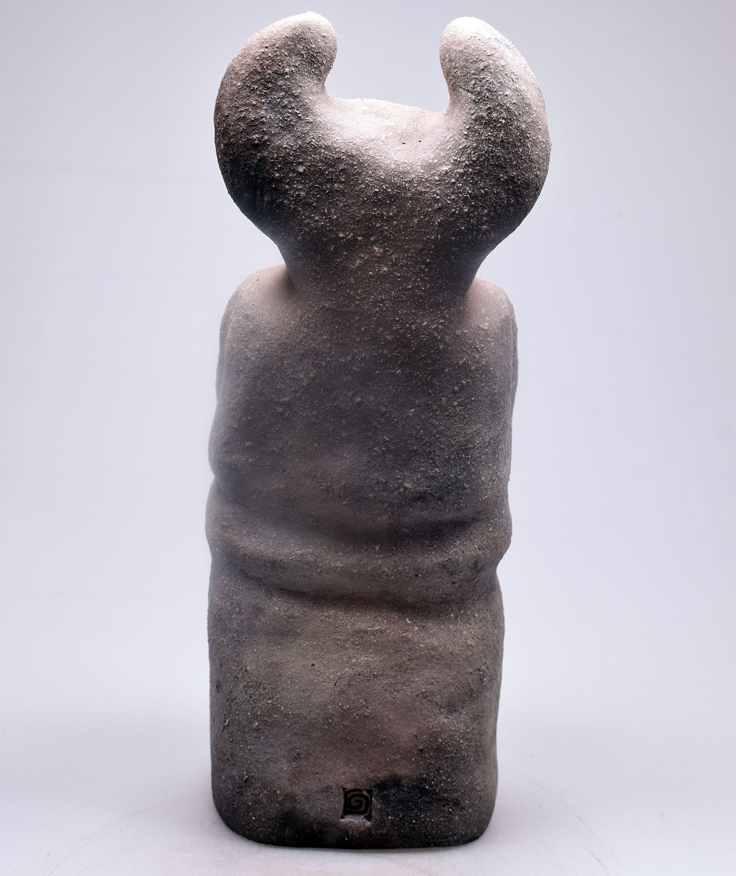 Handgefertigte Cernunnos Statue aus Ton - im Rauchbrand veredelt - Horned God Skulptur - keltische Mythen