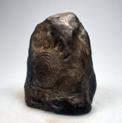 Hekate's Wheel Relief aus Ton - im Rauchbrand gefärbt - magische Altar Dekoration - Unikat