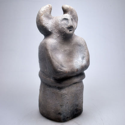 Handgefertigte Cernunnos Statue aus Ton - im Rauchbrand veredelt - Horned God Skulptur - keltische Mythen