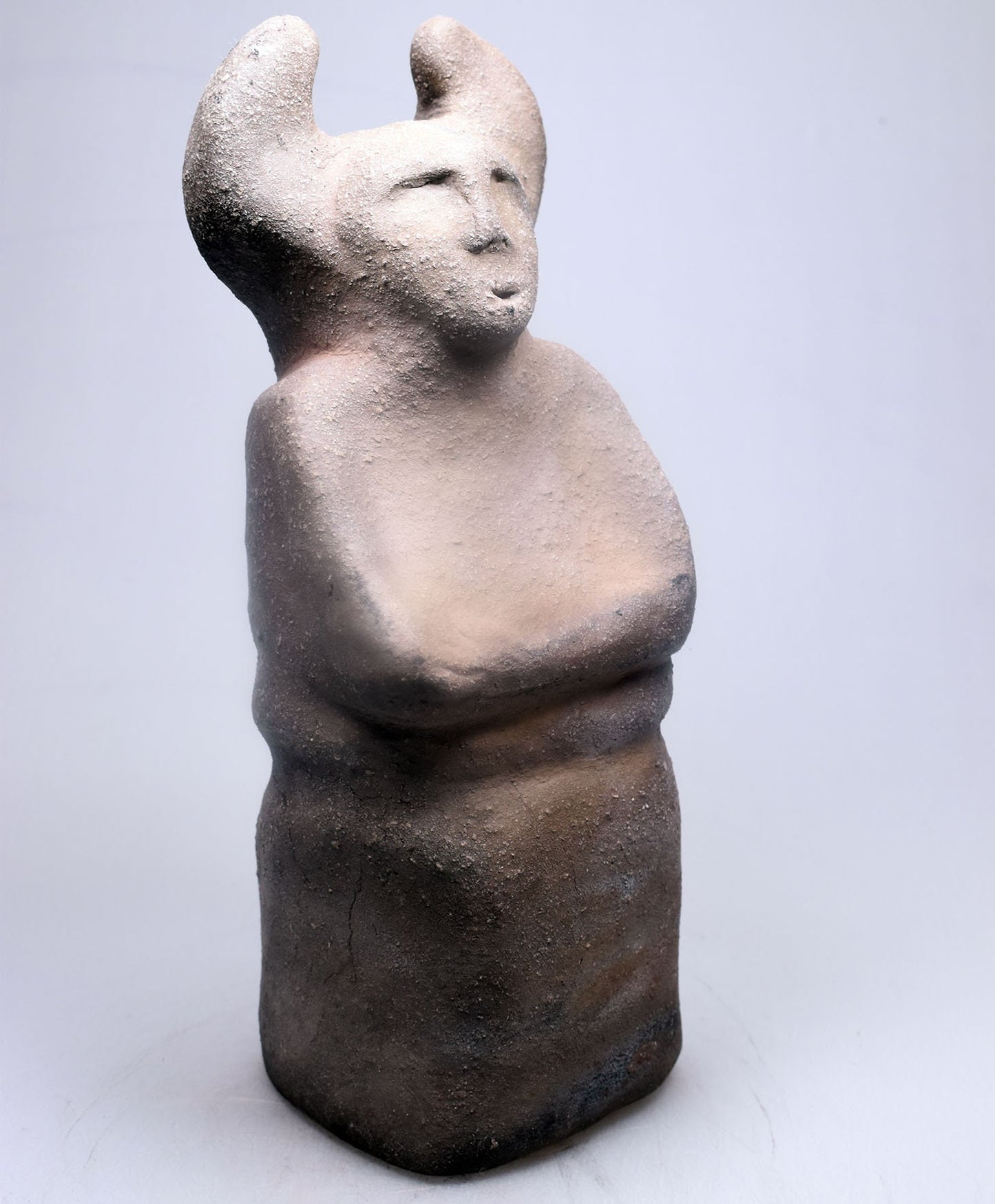 Handgefertigte Cernunnos Statue aus Ton - im Rauchbrand veredelt - Horned God Skulptur - keltische Mythen