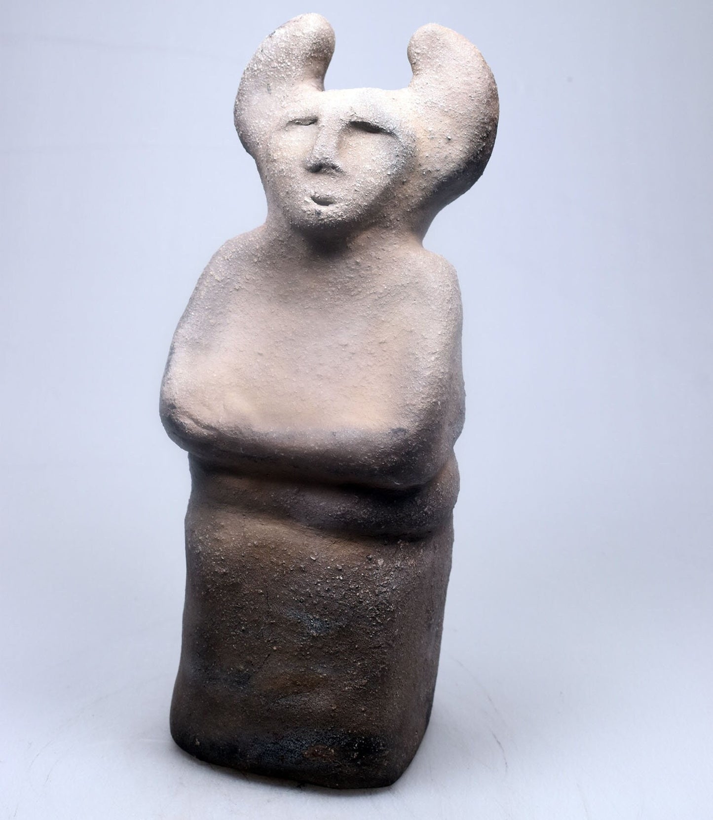 Handgefertigte Cernunnos Statue aus Ton - im Rauchbrand veredelt - Horned God Skulptur - keltische Mythen