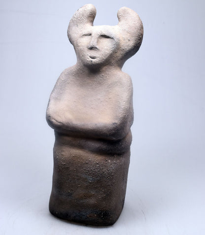 Handgefertigte Cernunnos Statue aus Ton - im Rauchbrand veredelt - Horned God Skulptur - keltische Mythen