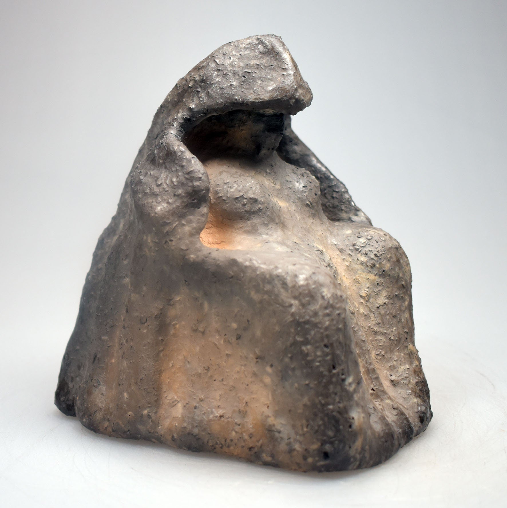 Mystische Frauenfigur aus Ton - im Rauchbrand vollendet - Spirituelle Dekoration für weibliche Magie - ideal als Altargegenstand