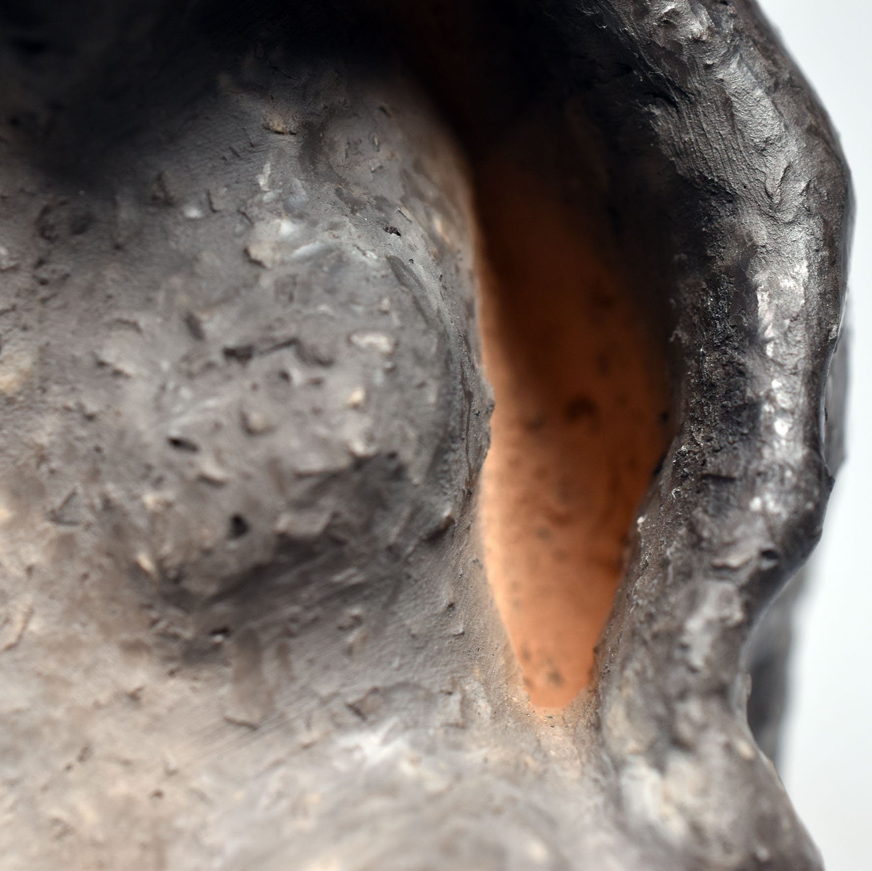 Mystische Frauenfigur aus Ton - im Rauchbrand vollendet - Spirituelle Dekoration für weibliche Magie - ideal als Altargegenstand