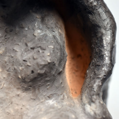 Mystische Frauenfigur aus Ton - im Rauchbrand vollendet - Spirituelle Dekoration für weibliche Magie - ideal als Altargegenstand