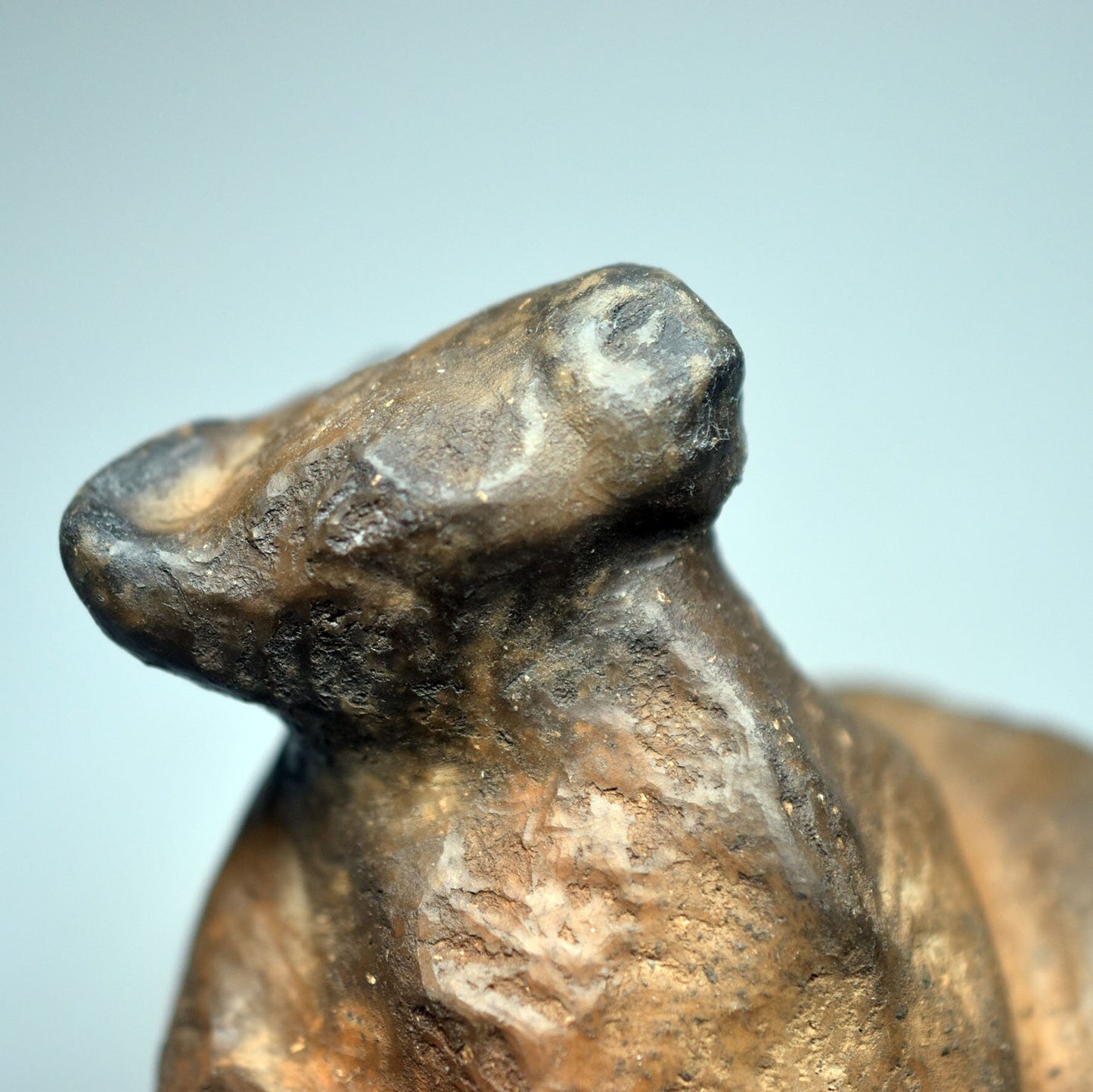 Spirituelle Dekoration aus Ton und im Rauchbrand vollendet - Altar Höhlenkunst - Krafttier Bär Skulptur - Schamanismus