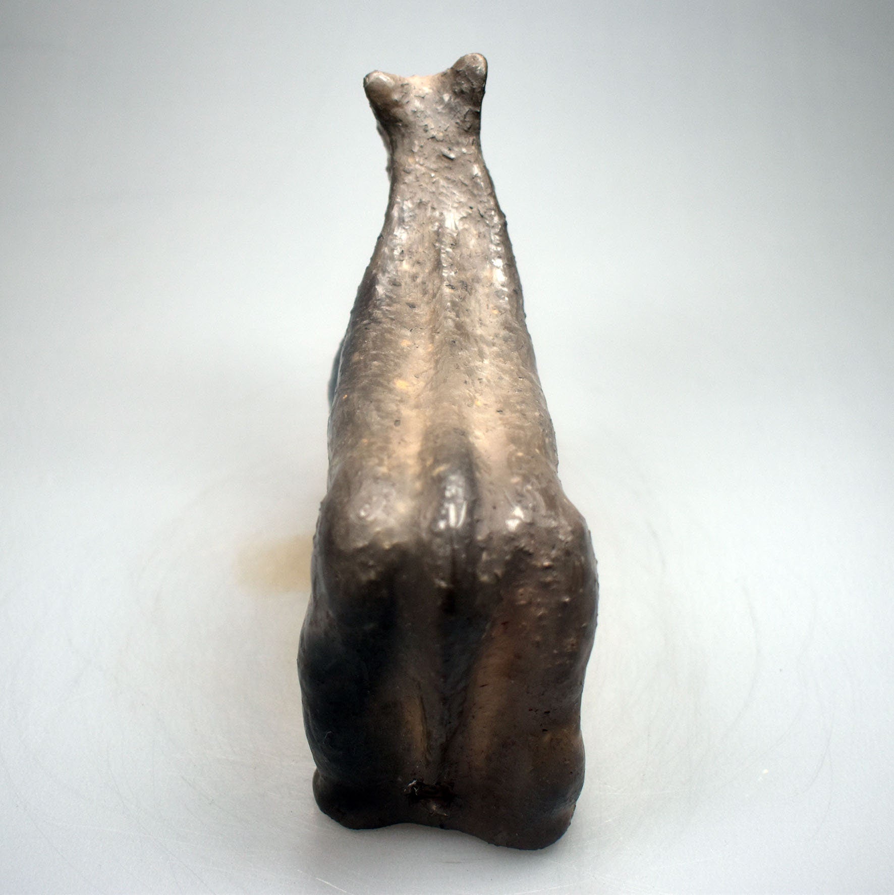 Magische Ton Skulptur Pferd - mystisch im Rauchbrand gefärbt - Dein Krafttier für Schutz und Spiritualität