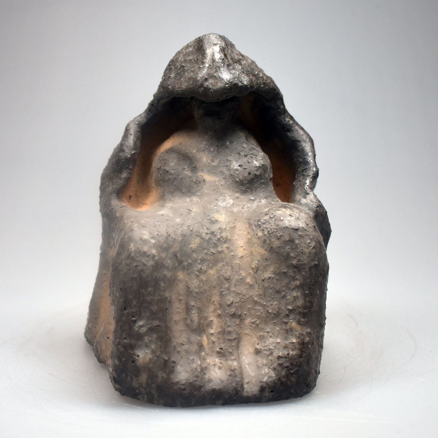 Mystische Frauenfigur aus Ton - im Rauchbrand vollendet - Spirituelle Dekoration für weibliche Magie - ideal als Altargegenstand