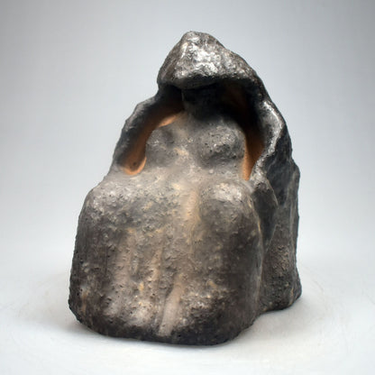 Mystische Frauenfigur aus Ton - im Rauchbrand vollendet - Spirituelle Dekoration für weibliche Magie - ideal als Altargegenstand