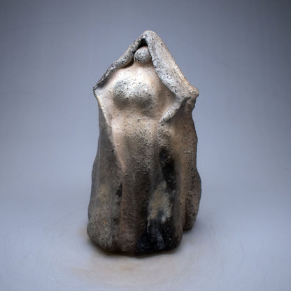 Mystische Frauenfigur aus Ton - im Rauchbrand vollendet - Spirituelle Dekoration für weibliche Magie - ideal als Altargegenstand