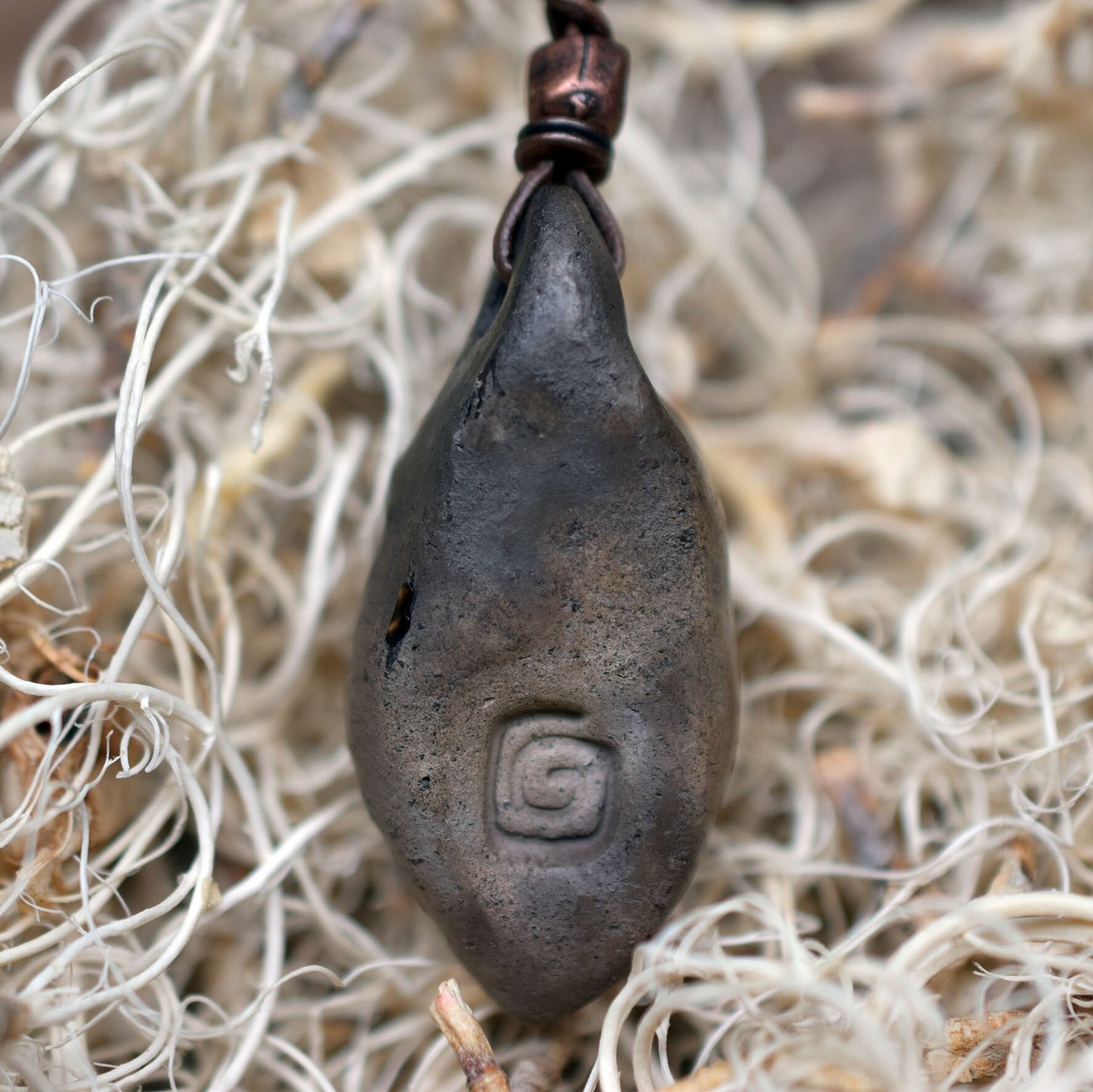 Handgefertigtes Amulett Talisman - Odin - Einzigartiger Rauchbrand-Ton, Spiritueller Nordischer Schmuck
