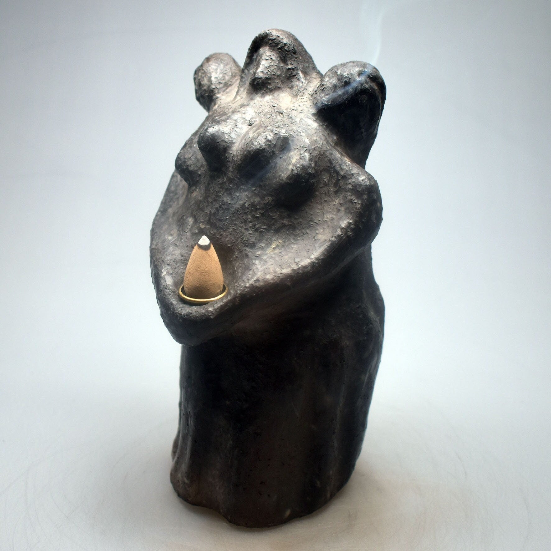 Hekate Rauchbrand Statue - Dreifache Göttin für deinen Altar - Rückfluss-Räucherkegelhalter