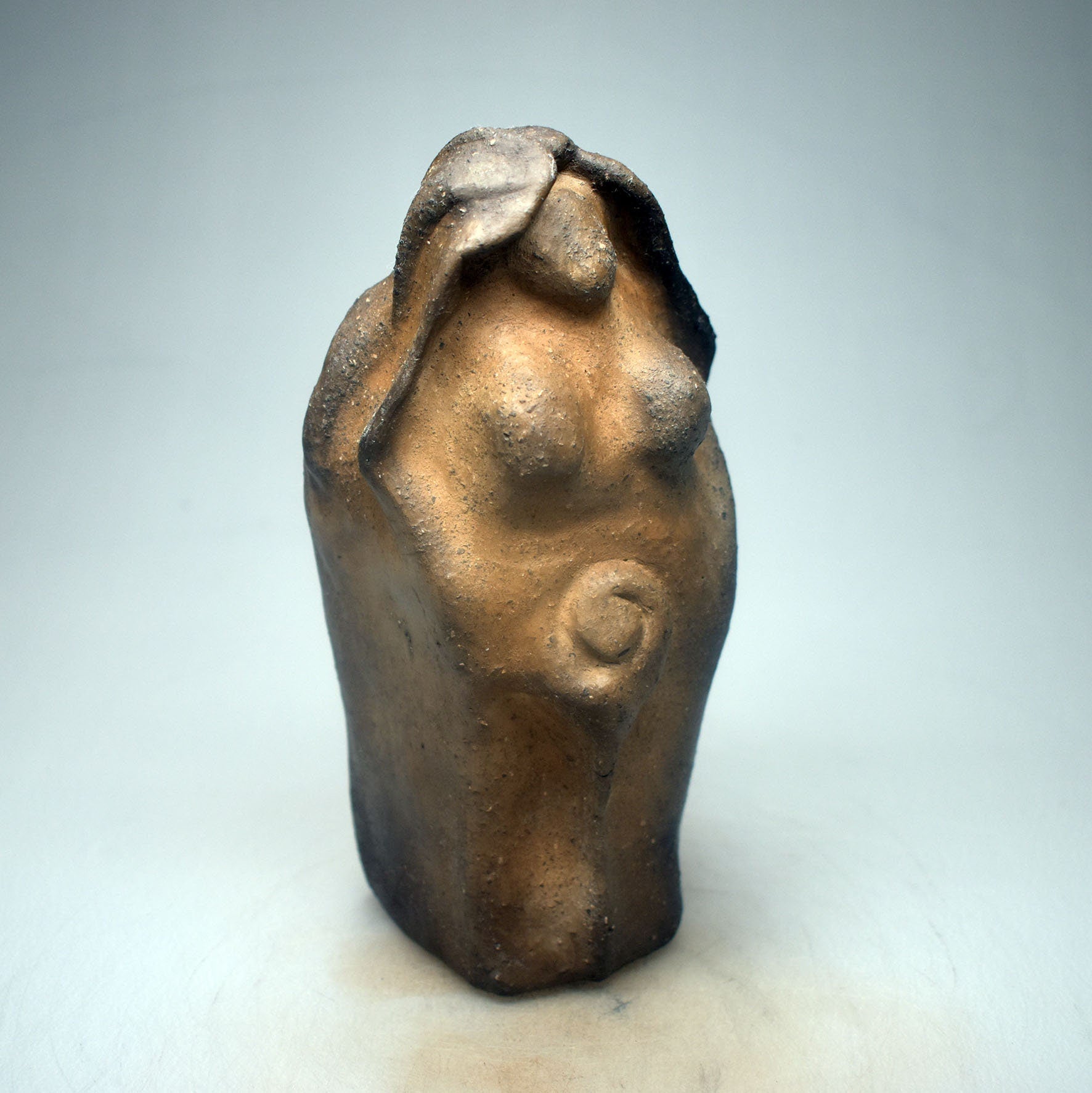 Mystische Göttin Spiralgöttin Skulptur - Magische Weiblichkeit aus Ton - im Rauchbrand vollendet - spirituelles Accessoire