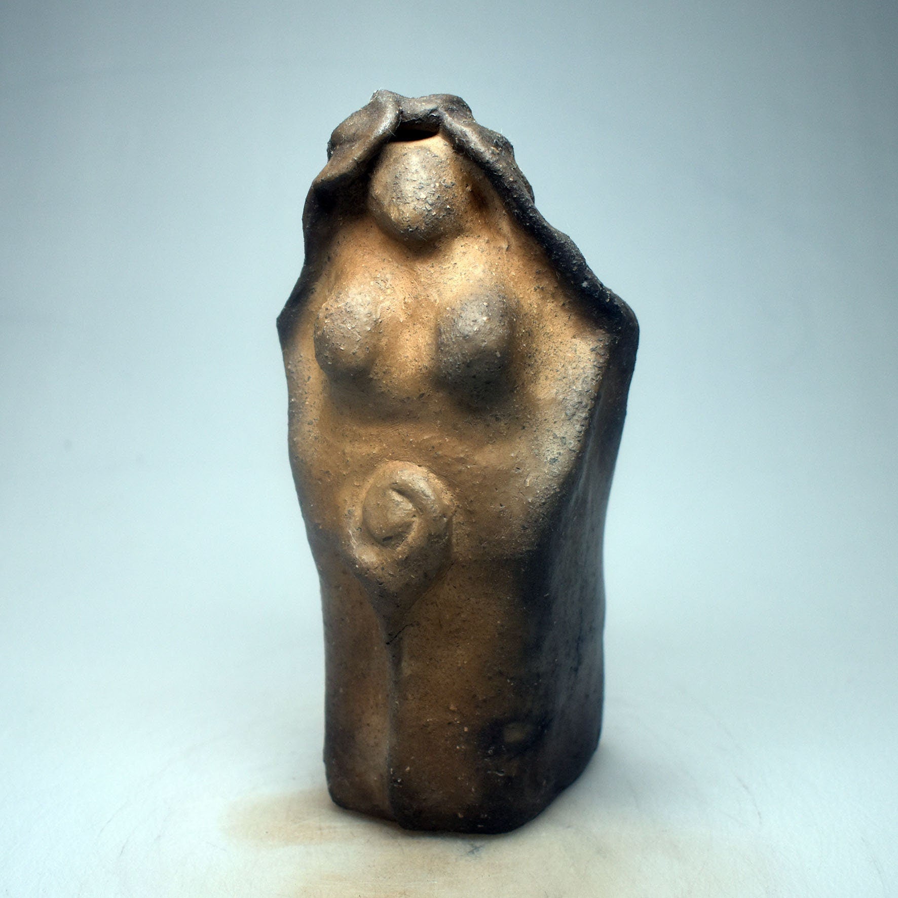 Mystische Göttin Spiralgöttin Skulptur - Magische Weiblichkeit aus Ton - im Rauchbrand vollendet - spirituelles Accessoire