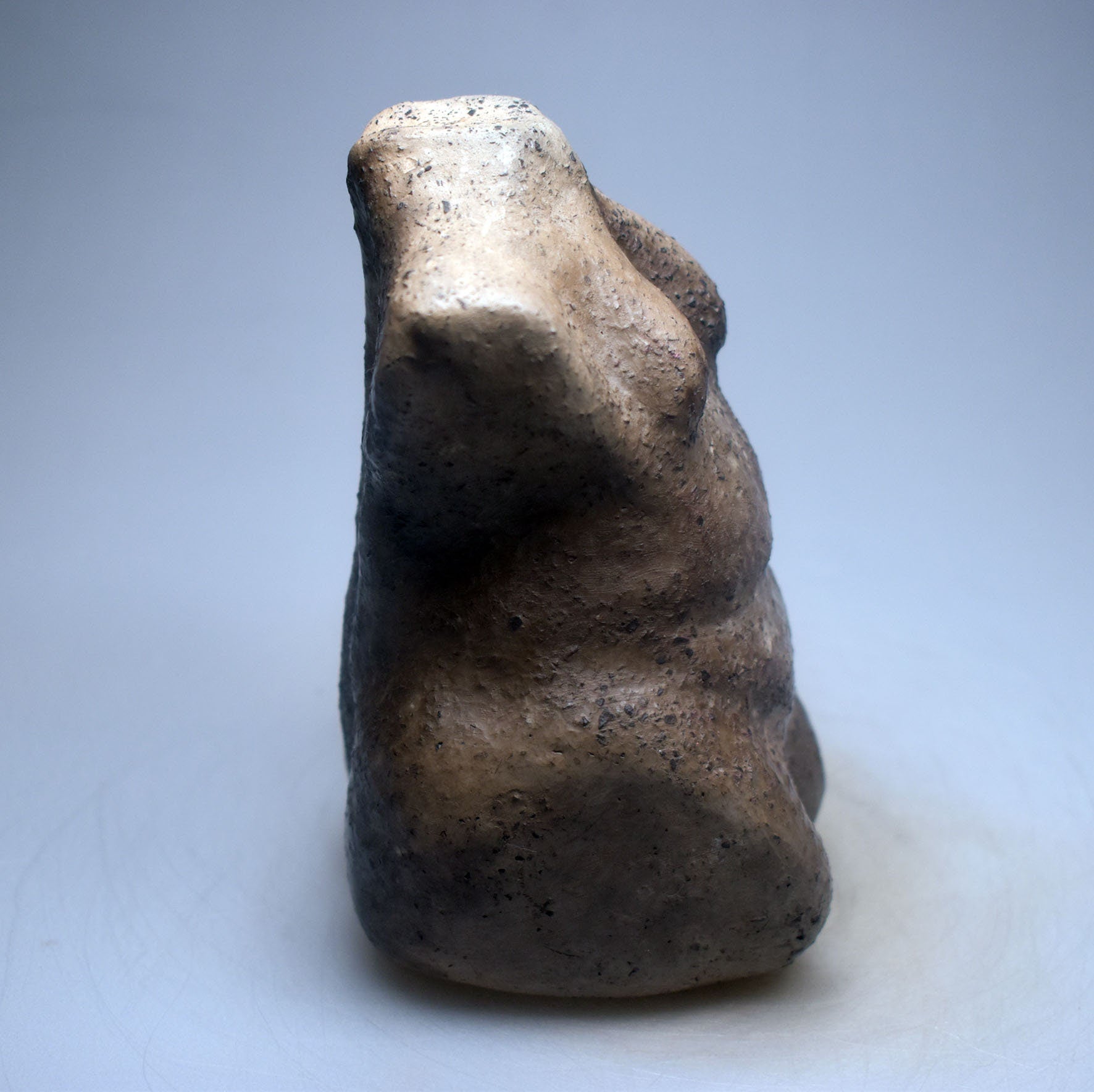 Einzigartiger Weiblicher Torso aus Ton - im Rauchbrand hergestellt - Feiere die Diversität und deine Rundungen!