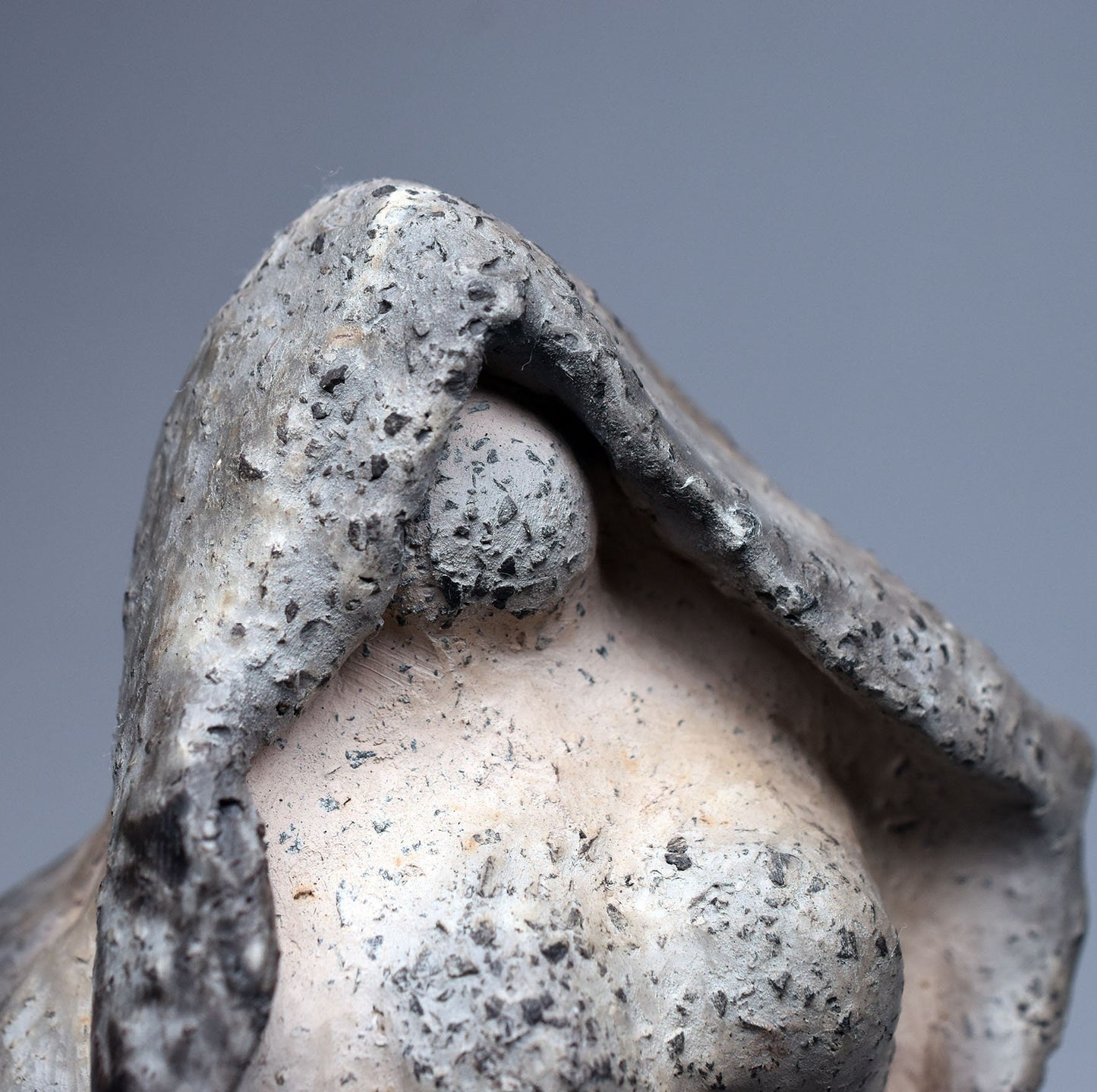 Mystische Frauenfigur aus Ton - im Rauchbrand vollendet - Spirituelle Dekoration für weibliche Magie - ideal als Altargegenstand