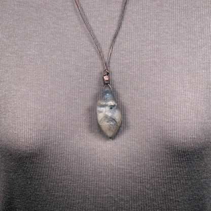 Handgefertigtes Amulett Talisman - Odin - Einzigartiger Rauchbrand-Ton, Spiritueller Nordischer Schmuck