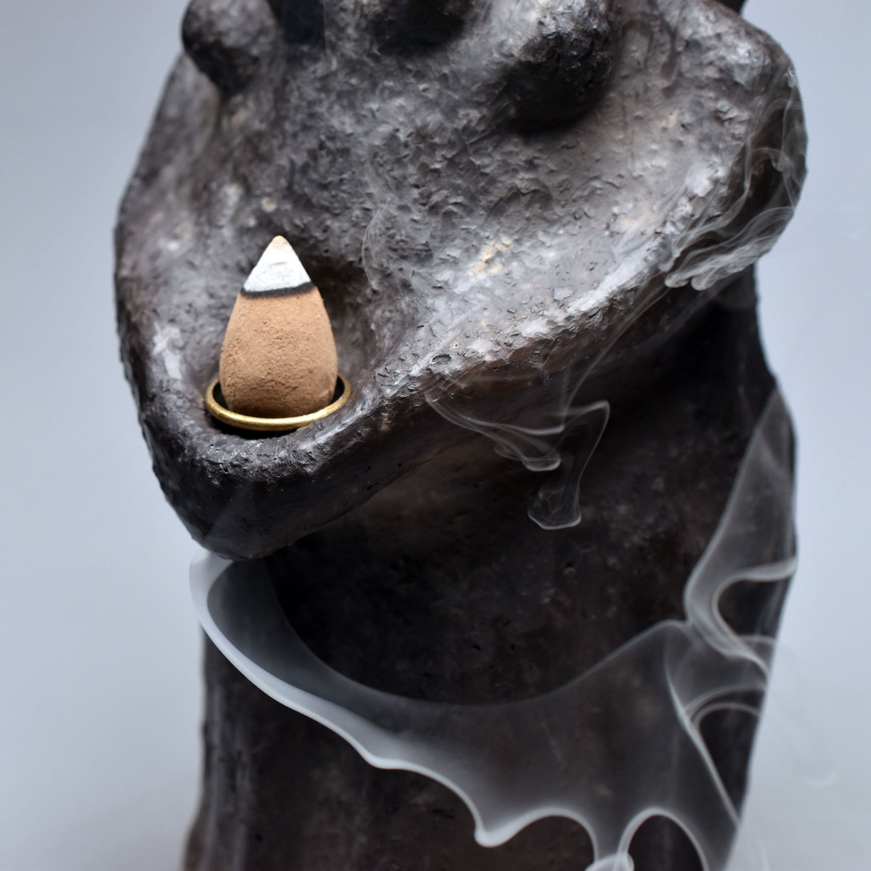 Hekate Rauchbrand Statue - Dreifache Göttin für deinen Altar - Rückfluss-Räucherkegelhalter