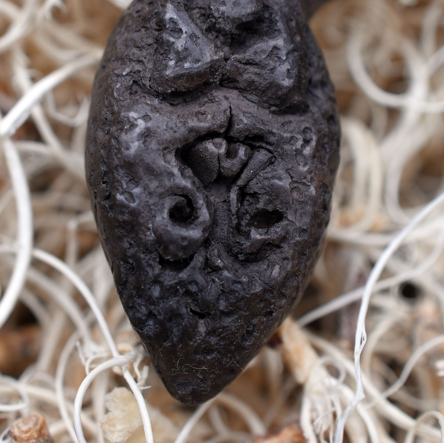 Einzigartiger Rauchbrand Amulett Talisman - Göttin der Träume mit einem Leder- oder Baumwollband