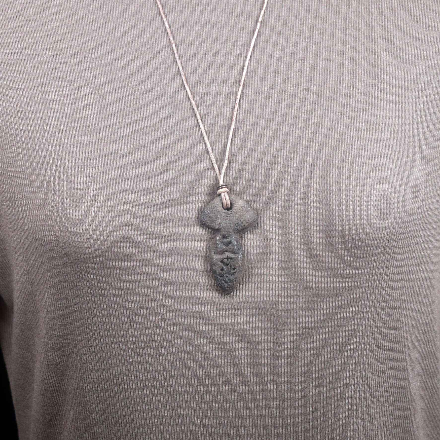 Einzigartiger Rauchbrand Amulett Talisman - Göttin der Träume mit einem Leder- oder Baumwollband