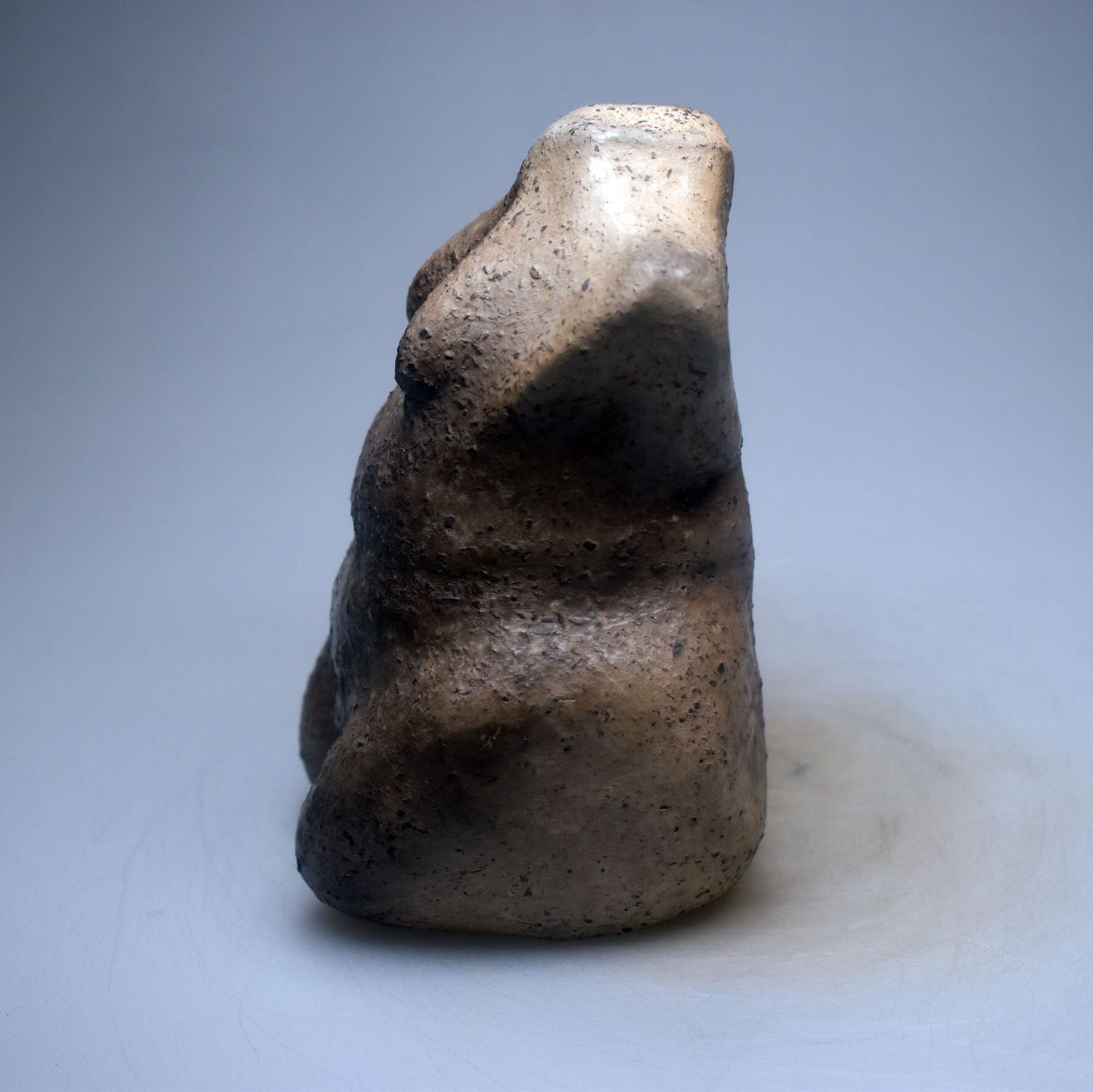 Einzigartiger Weiblicher Torso aus Ton - im Rauchbrand hergestellt - Feiere die Diversität und deine Rundungen!