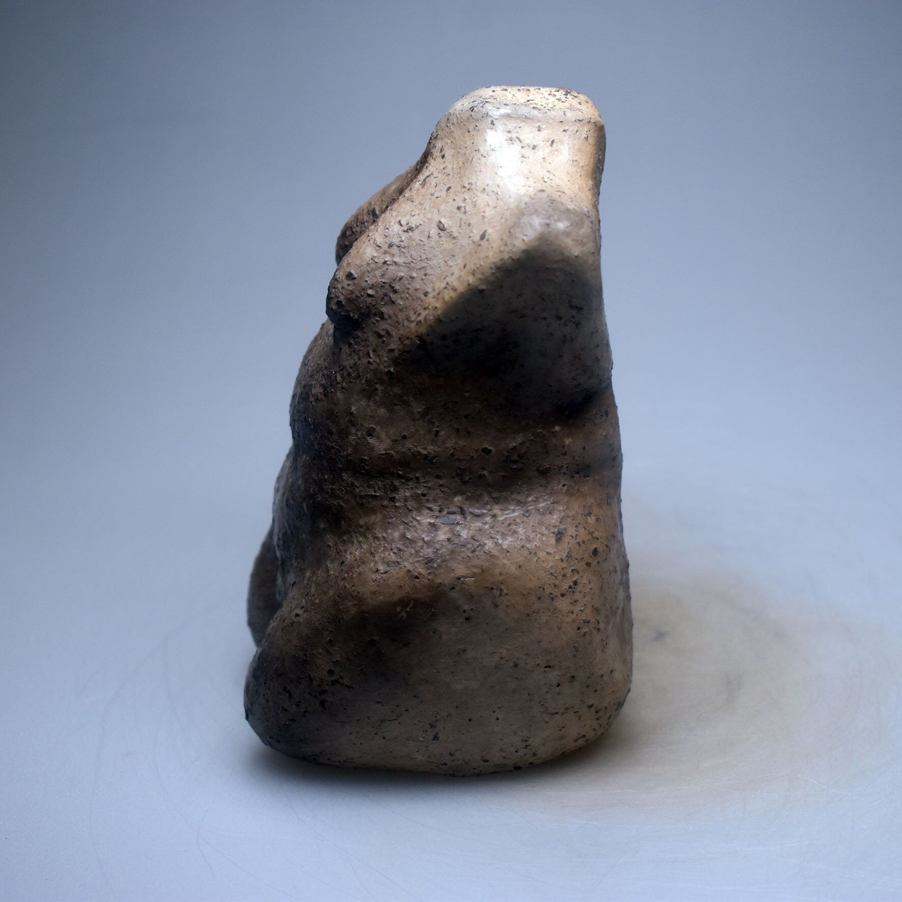 Einzigartiger Weiblicher Torso aus Ton - im Rauchbrand hergestellt - Feiere die Diversität und deine Rundungen!