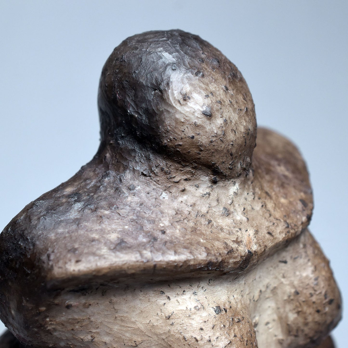 Handgefertigte Weibliche Ton-Statue - Einzigartiger Rauchbrand - Feier der Diversität und Körperpositivität