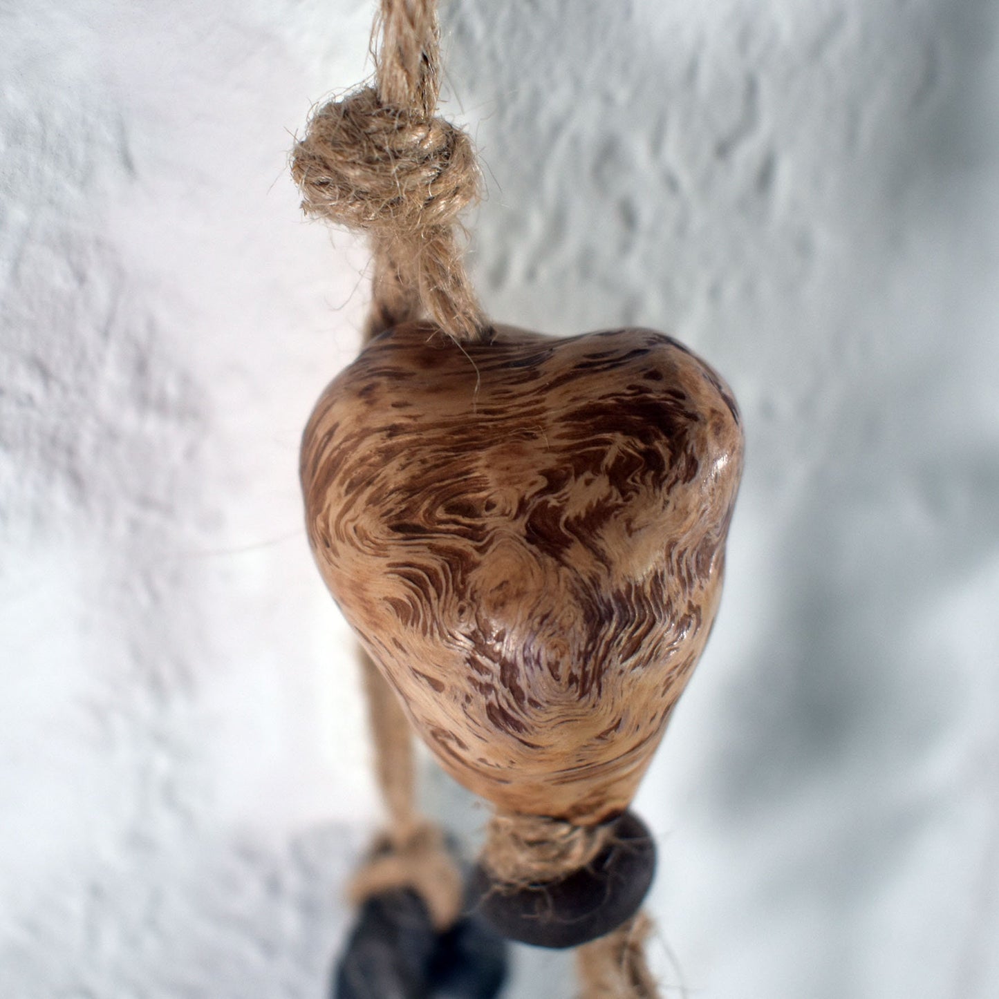 Handgemachte Hängedeko – Rustikale Fensterdeko oder Wanddeko - Prähistorische Kunst - Venus von Laussel